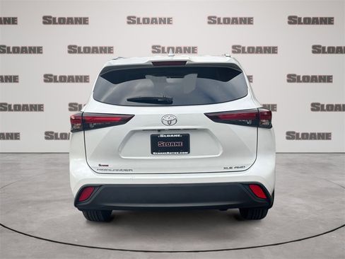 Used 2024 Toyota Highlander XLE image 4