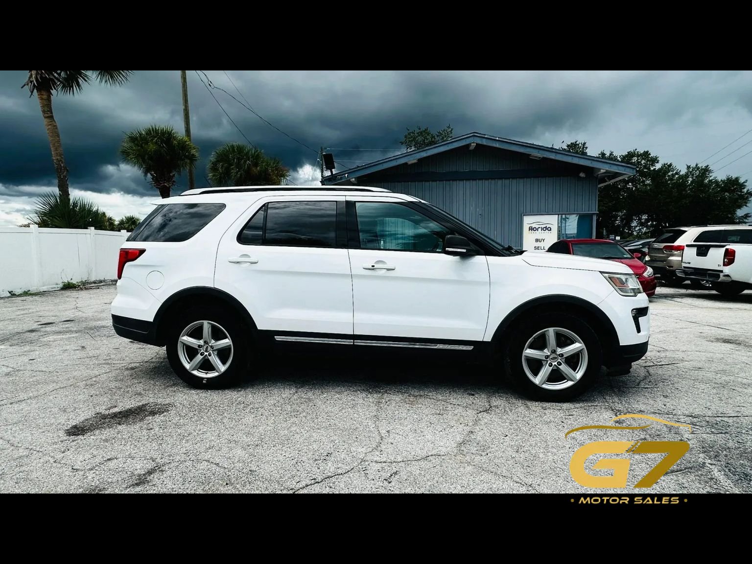 Used 2019 Ford Explorer XLT w/ Equipment Group 201A FWD image 3
