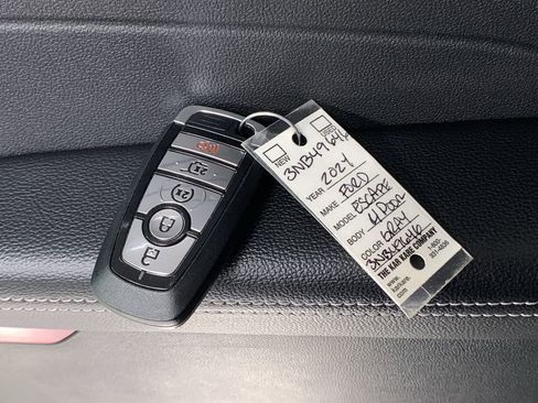 Used 2024 Ford Escape SE image 22