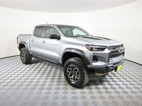 Used 2024 Chevrolet Colorado ZR2 w/ Technology Package image 10