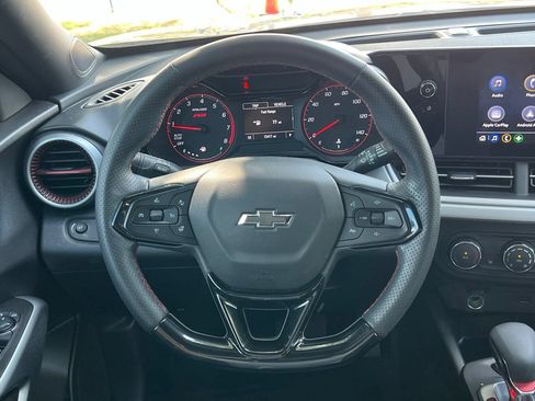 Used 2025 Chevrolet Trax RS w/ Sunroof Package FWD image 15