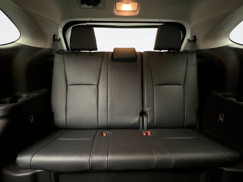 Used 2024 Toyota Highlander XLE image 20