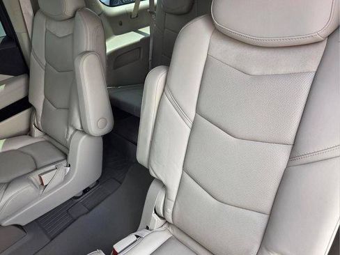 Used 2020 Cadillac Escalade ESV Premium Luxury AWD/4WD image 17