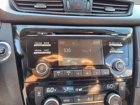 Used 2017 Nissan Rogue SV FWD image 7