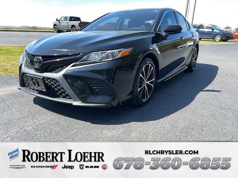 Used 2019 Toyota Camry SE image 1