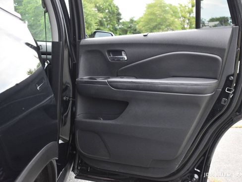 Used 2016 Honda Pilot Touring image 11