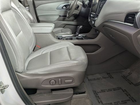 Used 2018 Chevrolet Traverse Premier image 34