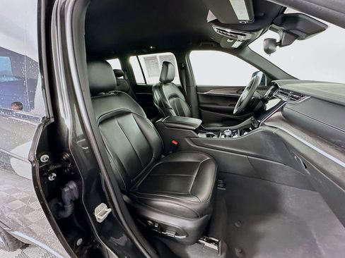 Certified 2024 Jeep Grand Cherokee Limited image 39