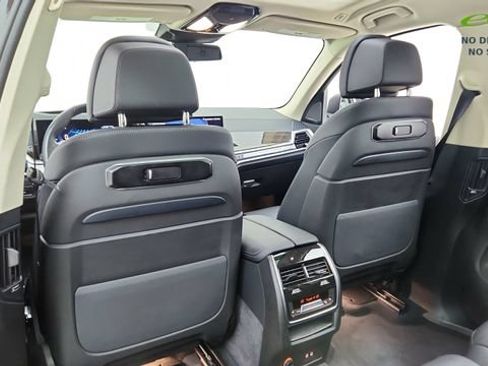 Used 2025 BMW X7 xDrive40i w/ Premium Package AWD/4WD image 48