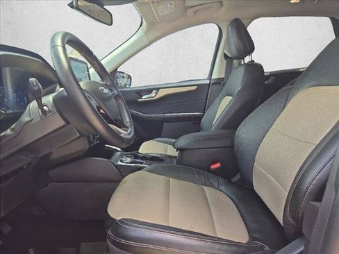 Certified 2022 Ford Escape Titanium w/ Titanium Premium Package FWD image 4