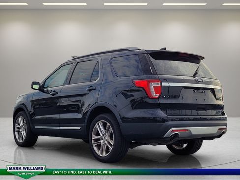 Used 2017 Ford Explorer XLT w/ Equipment Group 202A AWD/4WD image 6