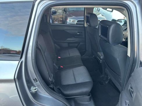 Used 2017 Mitsubishi Outlander SE image 22