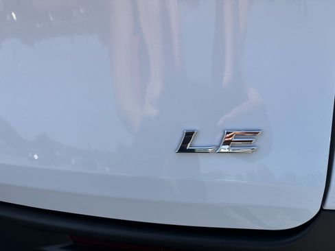 Used 2025 Toyota Sienna LE AWD/4WD image 32