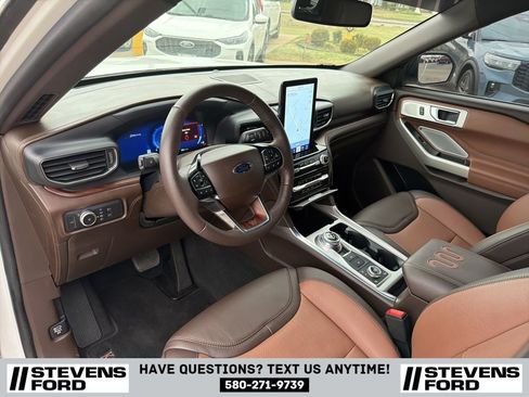 Used 2022 Ford Explorer King Ranch w/ Premium Technology Package image 15