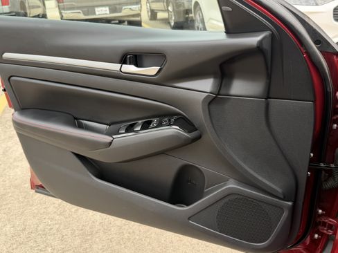 Used 2024 Nissan Altima 2.5 SR AWD/4WD image 24