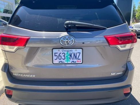 Used 2018 Toyota Highlander SE AWD/4WD image 9