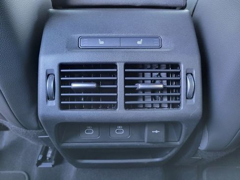 Used 2025 Land Rover Discovery Sport Dynamic SE image 23