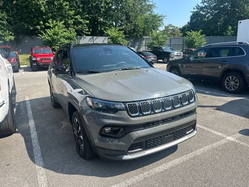 Used 2024 Jeep Compass Limited AWD/4WD image 4
