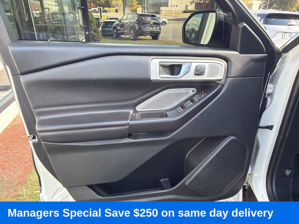 Used 2020 Ford Explorer Platinum w/ Premium Technology Package AWD/4WD image 9