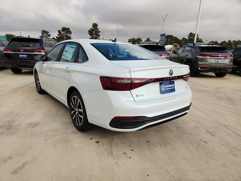 New 2026 Volkswagen Jetta SE FWD image 5