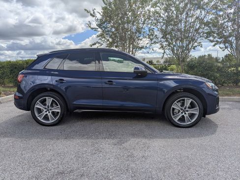 Certified 2025 Audi Q5 2.0T Premium w/ Convenience Plus Package image 3