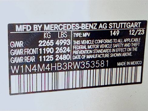 Used 2024 Mercedes-Benz GLB 250 4MATIC image 32