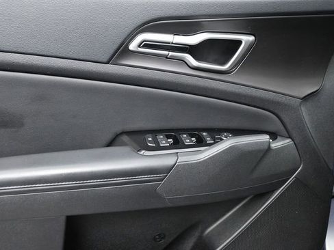 Used 2023 Kia Sportage EX image 9