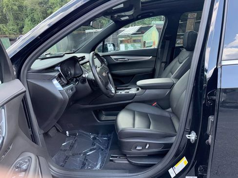 Used 2024 Cadillac XT6 Luxury FWD image 13