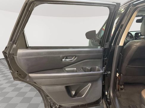 Used 2022 Nissan Pathfinder Platinum w/ Cargo Package AWD/4WD image 26