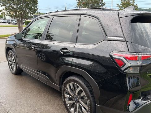 Used 2025 Subaru Forester Touring w/ Popular Package - Touring AWD/4WD image 5
