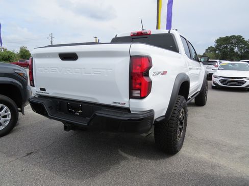 Used 2025 Chevrolet Colorado ZR2 w/ Off-Road Front Bumper Package image 17