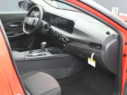 New 2026 Nissan Sentra SR w/ Floor Mat Package FWD image 6