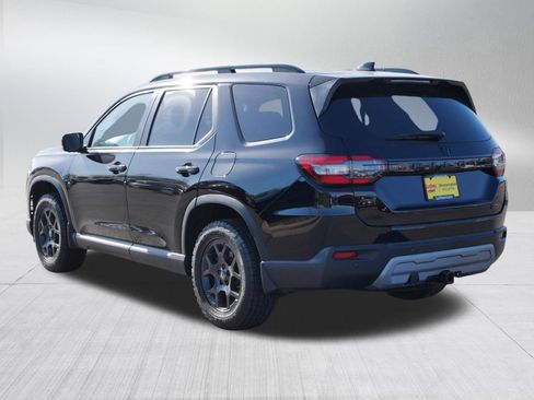 Used 2023 Honda Pilot TrailSport image 5