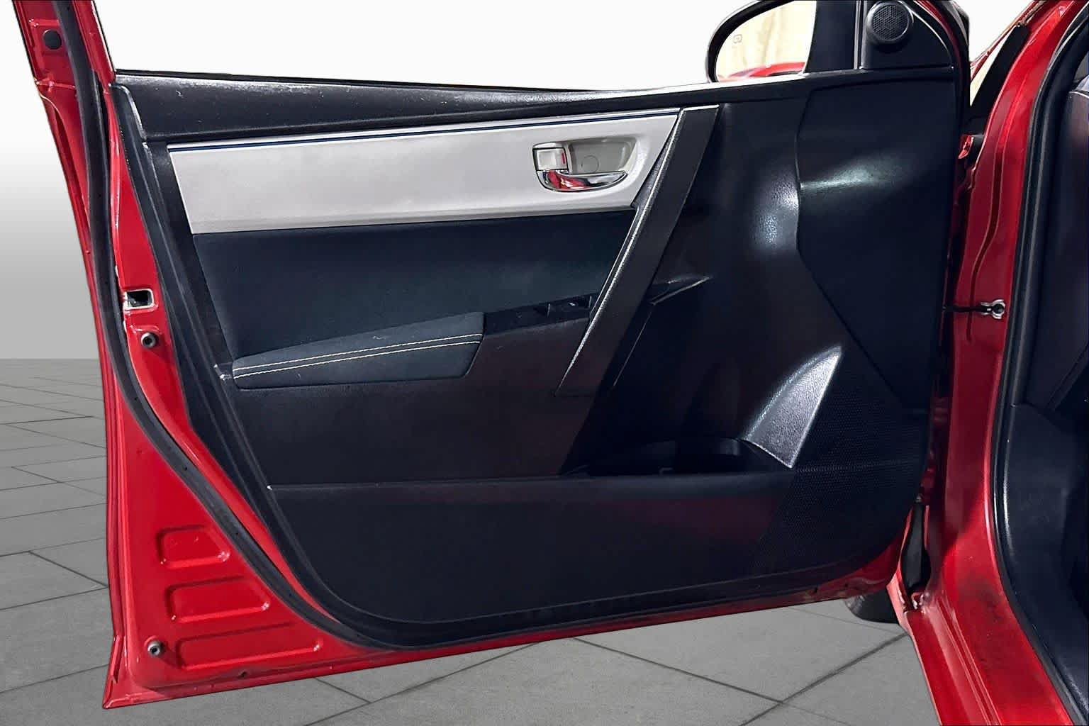 Used 2015 Toyota Corolla LE FWD image 21