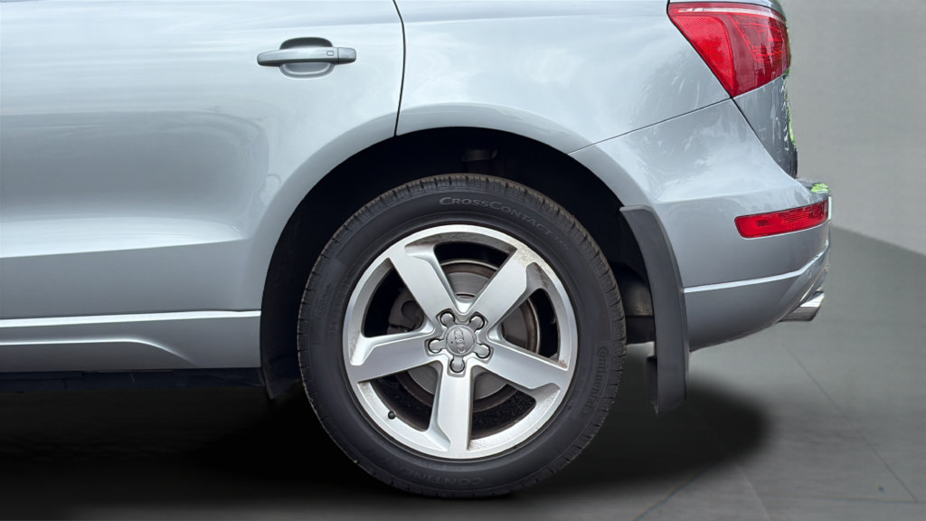 Used 2011 Audi Q5 2.0T Premium Plus AWD/4WD image 29