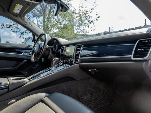 Used 2016 Porsche Panamera 4S w/ Premium Package Plus image 34