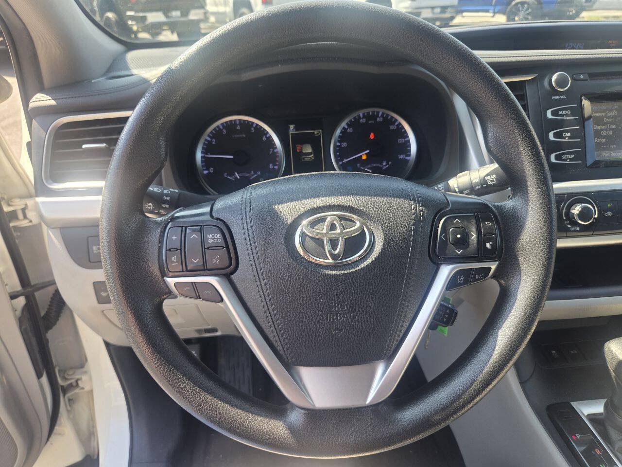 Used 2019 Toyota Highlander LE FWD image 10