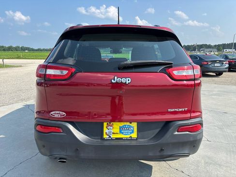 Used 2016 Jeep Cherokee Sport FWD image 5