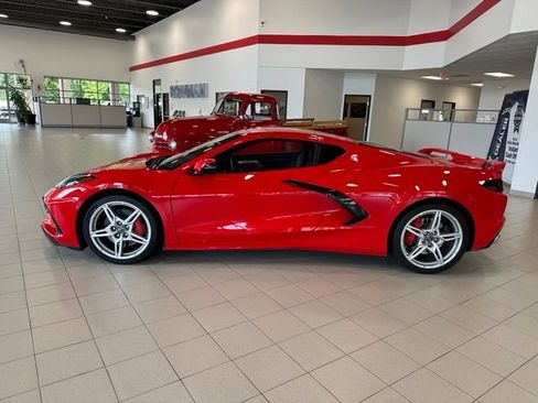 Used 2024 Chevrolet Corvette Stingray Preferred Cpe w/ Z51 Performance Package RWD image 4