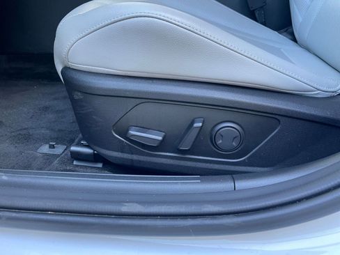 Used 2025 Hyundai Elantra Limited image 23