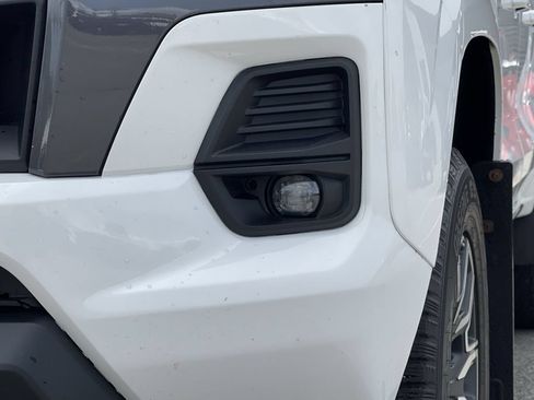 Used 2023 Chevrolet Colorado LT w/ LT Convenience Package III AWD/4WD image 16
