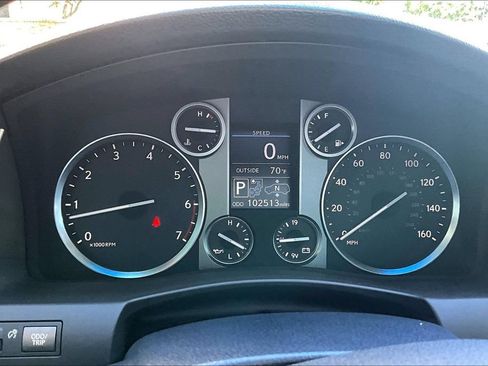 Used 2013 Lexus LX 570 4WD w/ Luxury Pkg image 2