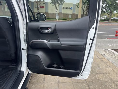 Used 2022 Toyota Tacoma TRD Off-Road w/ Technology Package image 30