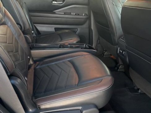 Used 2022 Nissan Pathfinder Platinum w/ Cargo Package image 10