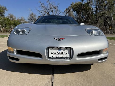 Used 2001 Chevrolet Corvette Coupe w/ Preferred Equipment Group2 image 4
