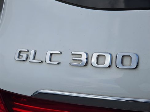 Used 2019 Mercedes-Benz GLC 300 4MATIC image 23