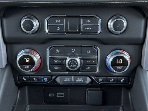 Certified 2024 GMC Yukon XL SLT RWD image 19
