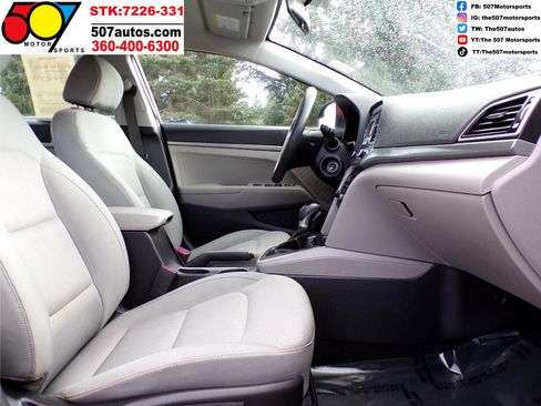 Used 2017 Hyundai Elantra SE image 27