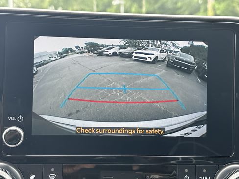 Used 2023 Toyota Highlander XLE FWD image 32