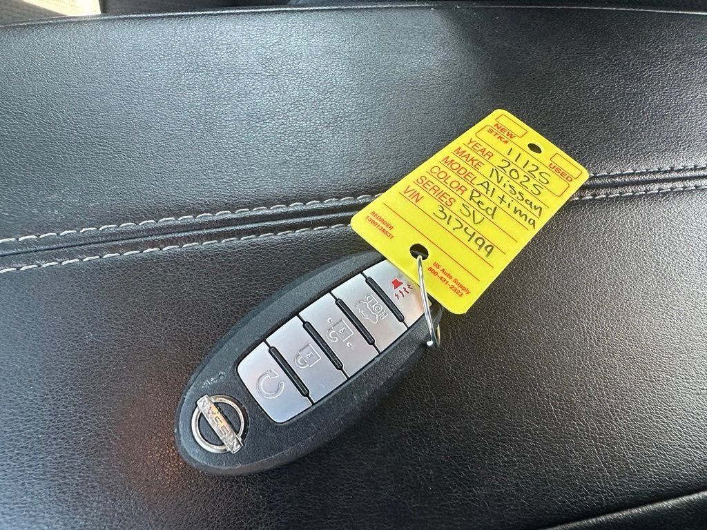 Used 2025 Nissan Altima 2.5 SV AWD/4WD image 8